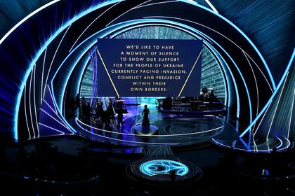 El pedido de un minuto de silencio tras la presentación de Reba McEntire de "Somehow You Do"