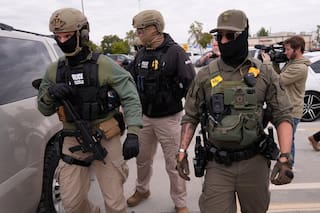Presionan a Dallas para que colabore con el ICE antes del 1° de junio