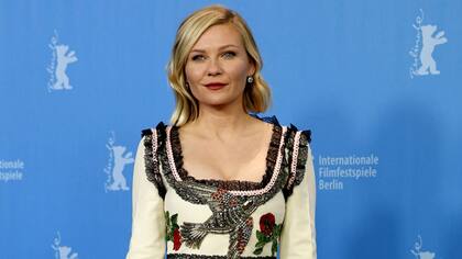 El peinado retro de Kirsten Dunst también funciona con el nuevo corte de moda
