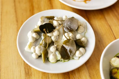 El Pejerrey confitado habla de la impronta europea de los platos que sirven.