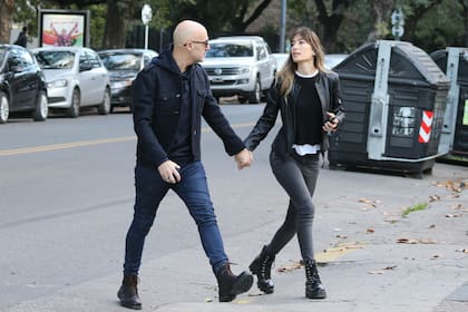 El Pelado Lopez junto a su nueva novia, Nella Ghorghor, enamorados por la ciudad