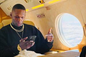 El peleador de UFC Israel Adesanya fue detenido en el aeropuerto de Nueva York