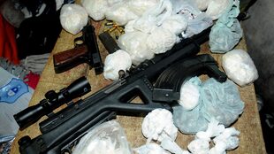 El peligroso fusil SKS chino que usaba la banda