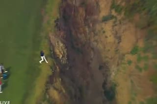 ¿Coraje o locura? Al borde del precipicio, el golpe de Spieth que causó conmoción en el mundo del golf