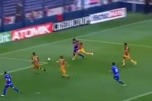 El penal de la polémica: así fue la jugada de Lobo Medina señalada en Tigre-Mitre de Santiago del Estero