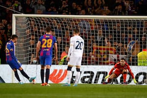 Barcelona empató con un penal discutido ante Napoli por la Europa League