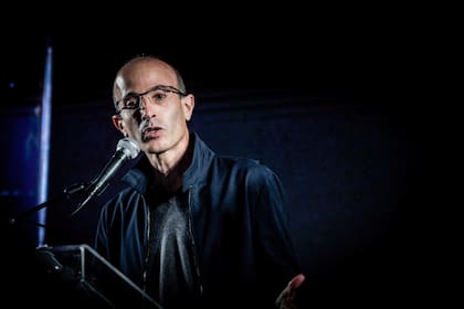El pensador israelí Yuval Harari advierte sobre los riesgos de las sociedades que "no quieren o no pueden escuchar"