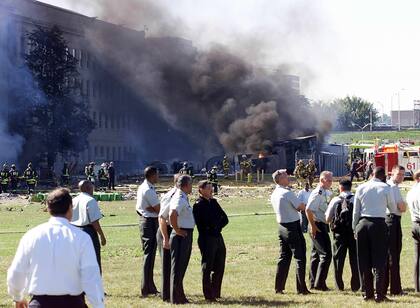 El Pentágono el 11 de Septiembre de 2001, luego de ser alcanzado por uno de los cuatro aviones