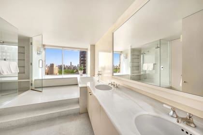 El penthouse de Neeson en Nueva York tiene vista a Central Park (People/Krisztina Crane)