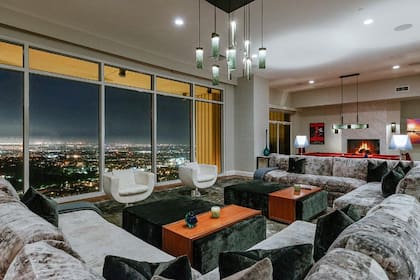 El penthouse tal como lo tenía decorado Matthew Perry ubicado en el piso 40 del edificio Century de Los Angeles