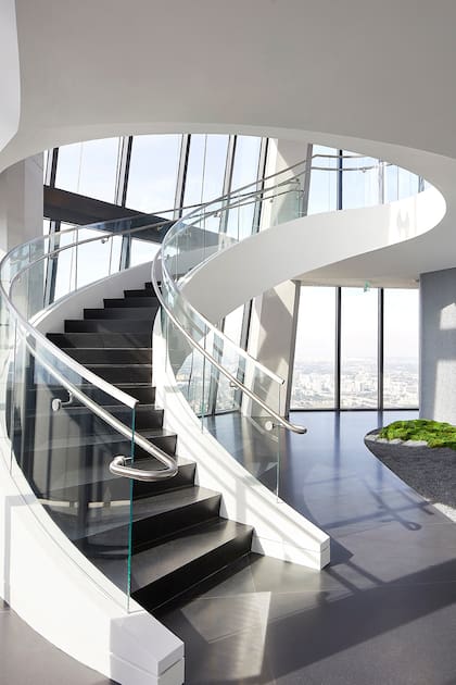 El penthouse tiene 800 m2 en los que se integran cinco cuartos, seis baños y un toilette