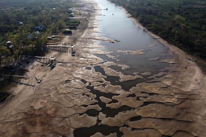 El peor pronóstico prevé una disminución del caudal entrante al Paraná desde Puerto Iguazú que llevaría a un nuevo récord en la historia de las bajantes del río.