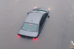 El peor tramo inundado de la General Paz, durante esta mañana, fue el comprendido entre Tinogasta y la avenida Balbín
