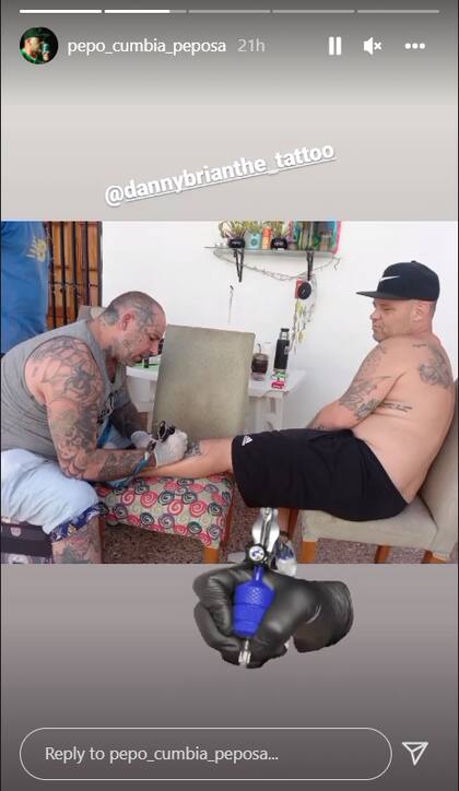 El Pepo también aprovechó para hacerse otros tatuajes