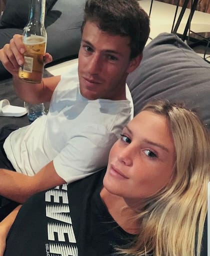 El Peque junto a su novia Eugenia De Martino.