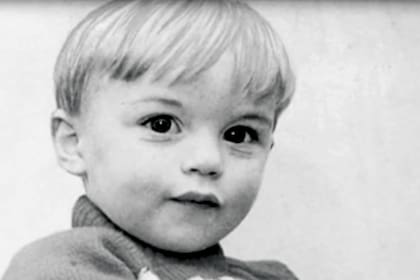 El pequeño Gustavo Nápoli cuando cantaba temas de Leonardo Favio en los colectivos