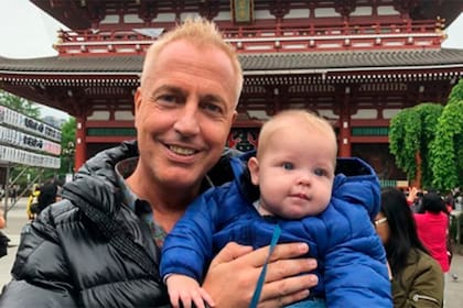 Marley y Mirko en China, uno de los 14 países que visitó el bebé en su primer año