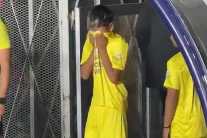 El pequeño no pudo contener las lágrimas tras compartir un momento tan cercano con Neymar