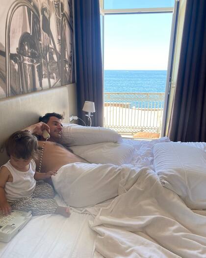 El pequeño Tao junto a su papá disfrutando de unas maravillosas vistas