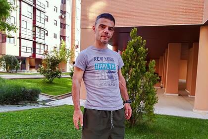 El periodista Alfredo Varona fue quien encontró al tuitero y consiguió que lo dejara contar su historia