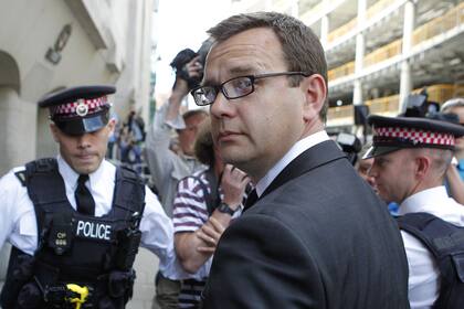 El periodista Andy Coulson, ex director de comunicaciones de David Cameron, fue condenado a 18 meses de prisión por el caso de las escuchas ilegales en la prensa británica
