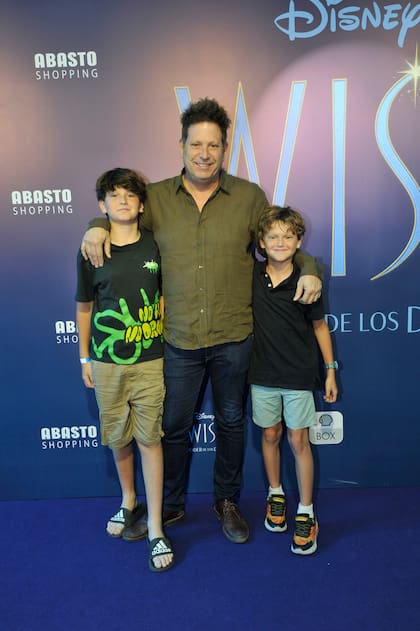 El periodista Bebe Contepomi aprovechó la invitación para llevar a ver Wish a Vicente y Camilo, dos de sus tres hijos