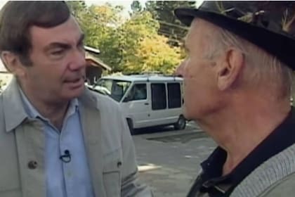El periodista de ABC Sam Donaldson intercepta a Erich Priebke en Bariloche