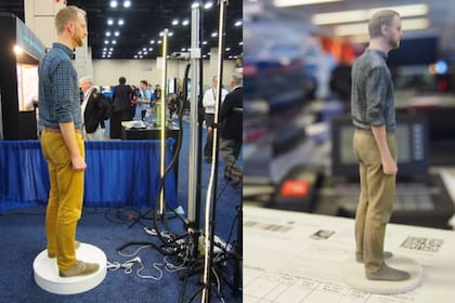 El periodista de BBC Jonathan Webb durante el proceso de escaneado y digitalización de su figura