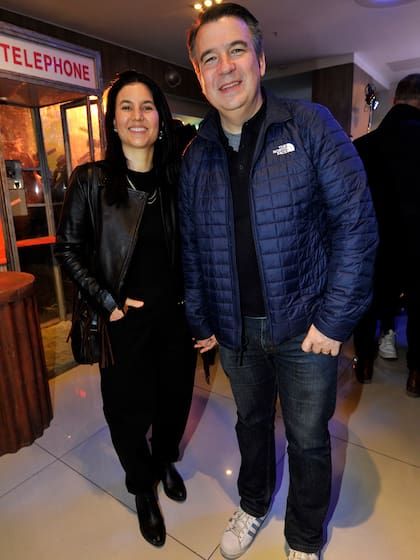 El periodista deportivo Gastón Recondo y su esposa Valeria Marcovecchio