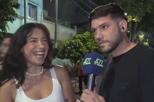 Un periodista entrevistó a una alemana afuera de la cancha de Argentinos Jrs. y tuvo un final inesperado