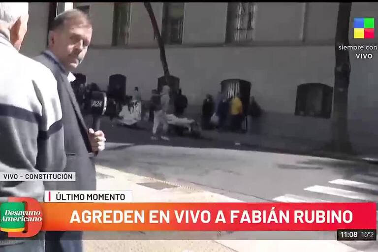 Agredieron al periodista Fabián Rubino en medio de un móvil en vivo de Desayuno Americano en Constitución