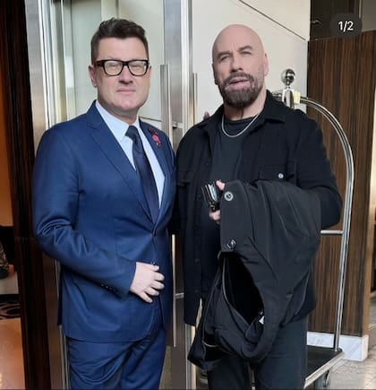 El periodista Gabriel Oliveri compartió en sus redes sociales una foto junto a John Travolta en el Hotel Four Seasons