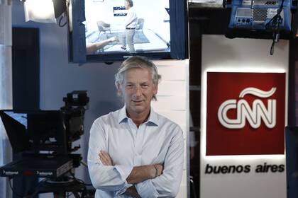 El periodista líder de la radio vuelve a la televisión con un programa de entrevistas para la señal CNN en Español