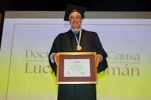 Luciano Román recibió el título Doctor Honoris Causa de la UADE