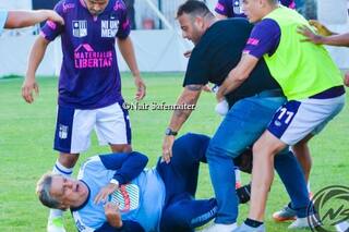 Luis Ventura quedó en el medio de los incidentes en un partido de la D