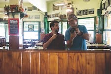 “La ruta del café con leche”: el mapa de bares de esquina de barrios perdidos por Buenos Aires