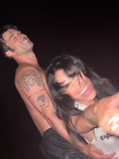 El periodista Pedro Rosemblat y la actriz residen en la misma vivienda y reciben invitados los fines de semana (Instagram @lali)