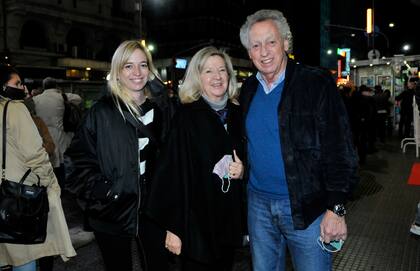 El periodista Quique Wolff acudió acompañado por su esposa y su hija
