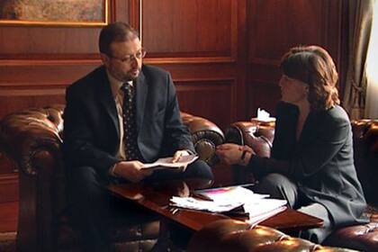 Jamal Khashoggi y la periodista Jane Corbin en 2004