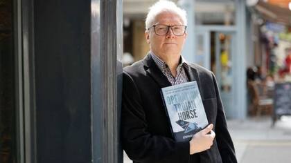 El periodista y autor Stephen Davis investiga el aterrizaje el vuelo 149 en un nuevo libro