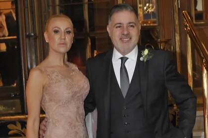 El conductor de Intratables junto a María Laura de Lillo, luego de pasar por el registro civil en 2019