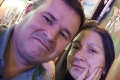 El periodista y militante David Norberto Cantarino junto a su esposa Sandra Carrasco