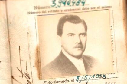 El permiso de residencia otorgado por las autoridades argentinas a Mengele, bajo la falsa identidad de Gregor Helmut, en 1953
