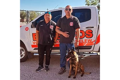 El perro, Kali, es parte de la Unidad N° 32 de los bomberos de Trelew