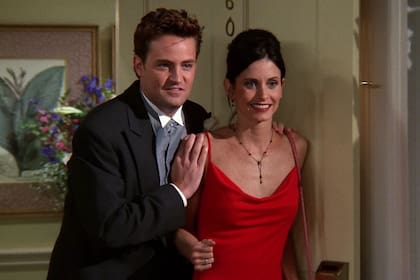 El personaje de Chandler Bing, eterno fracasado en el amor, finalmente encontraba la felicidad junto a Monica Geller (Courteney Cox)