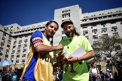 El personaje de Macri fue presentado como capitán de "Los Mufas" y "compraba" al árbitro del encuentro