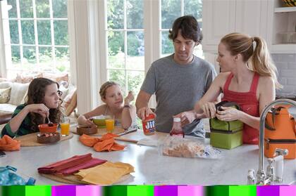 El personaje del actor era secundario en Ligeramente embarazada, pero aquí está en el centro de la historia