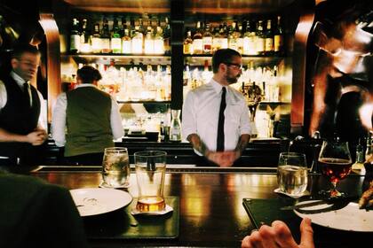 El personal de servicio en restaurantes podría tener mejoras en sus salarios en 2023