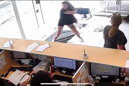 El personal istrativo le negó ser atendida porque en el sistema no registraba el pago de su estudio