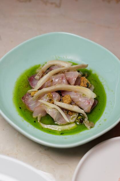 El pescado crudo y los mariscos fueron protagonistas en el menú.